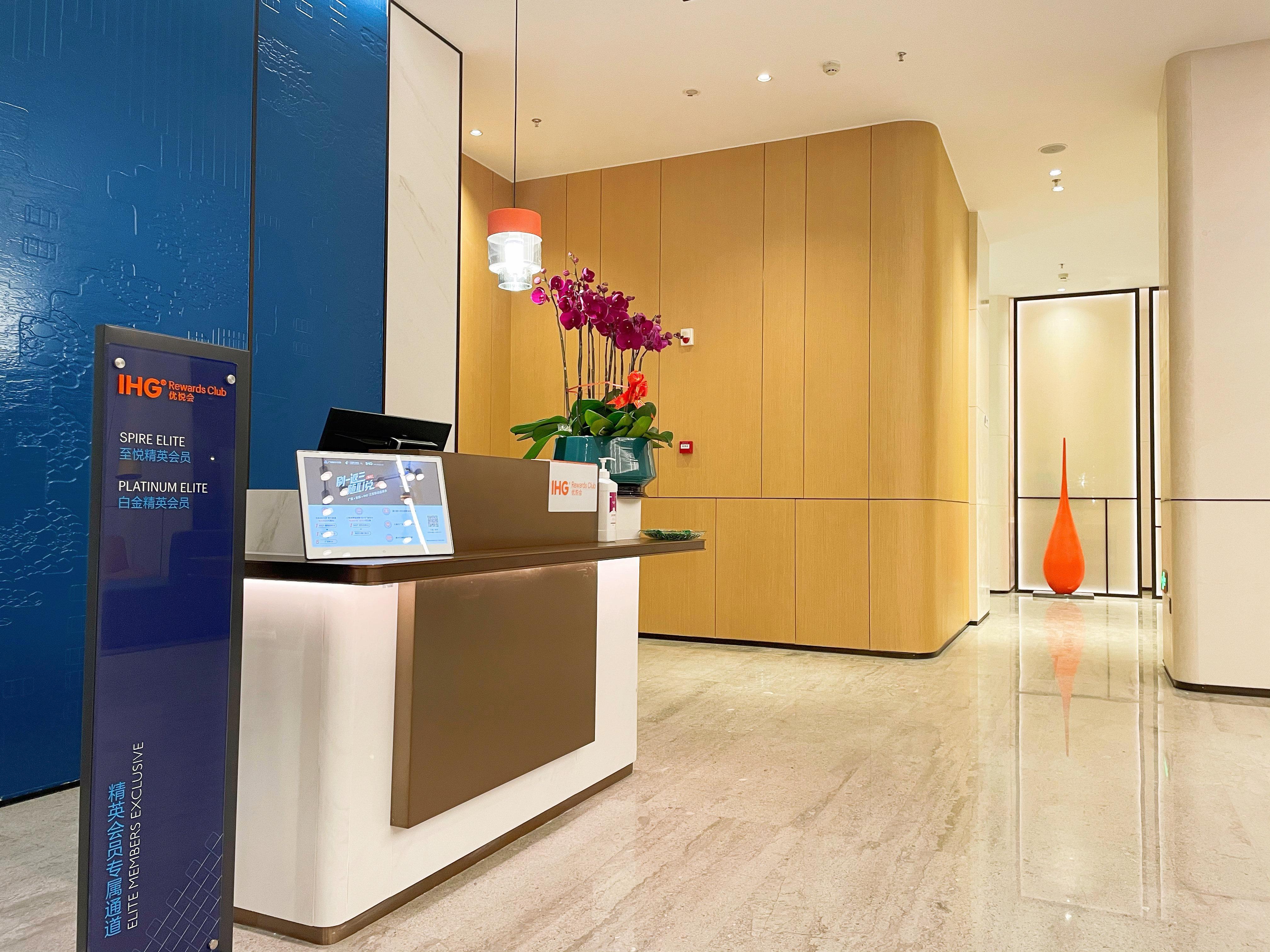 Holiday Inn Express Shenzhen Longhua By Ihg Exterior foto